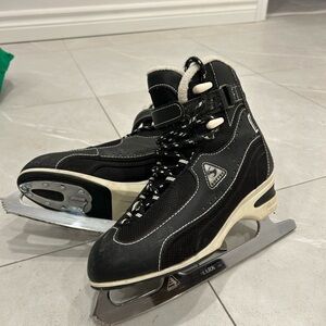 Women's Black Winter Ice Skates